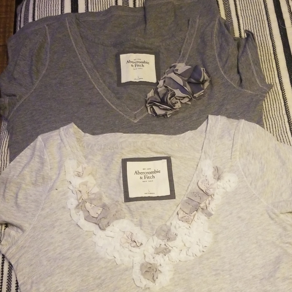 Set of 2 t shirts